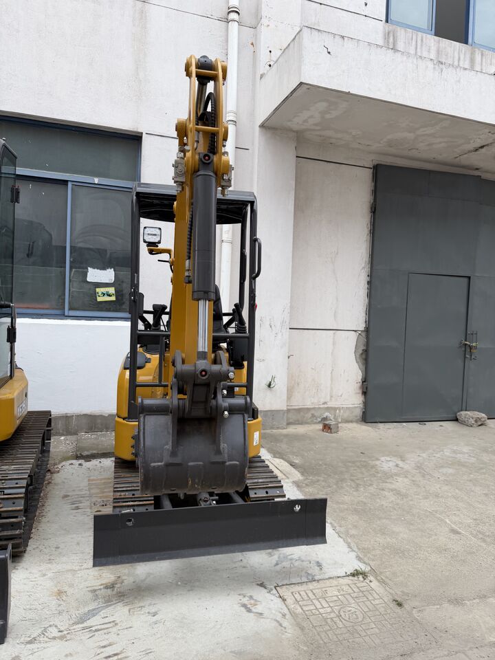 2026 XCMG SY17U mini excavator, front view 2026 XCMG SY17U mini excavator, front view