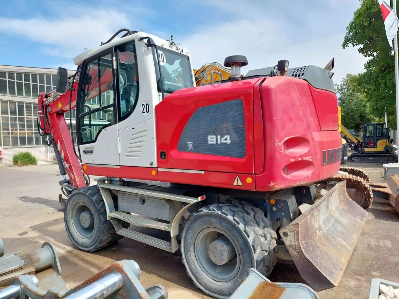 2018 Liebherr A914 Litronic wheel excavator, rear three-quarter view 2018 Liebherr A914 Litronic wheel excavator, rear three-quarter view