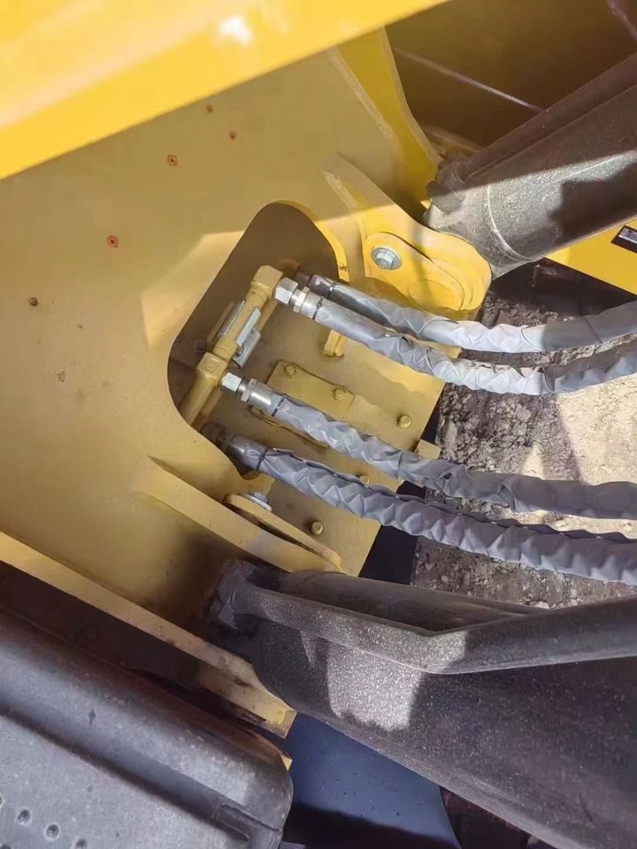 2023 Caterpillar 336D crawler excavator hydraulic hose connection detail 2023 Caterpillar 336D crawler excavator hydraulic hose connection detail
