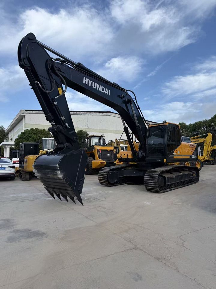 2020 Hyundai R330LC-9S crawler excavator, front three-quarter view 2020 Hyundai R330LC-9S crawler excavator, front three-quarter view