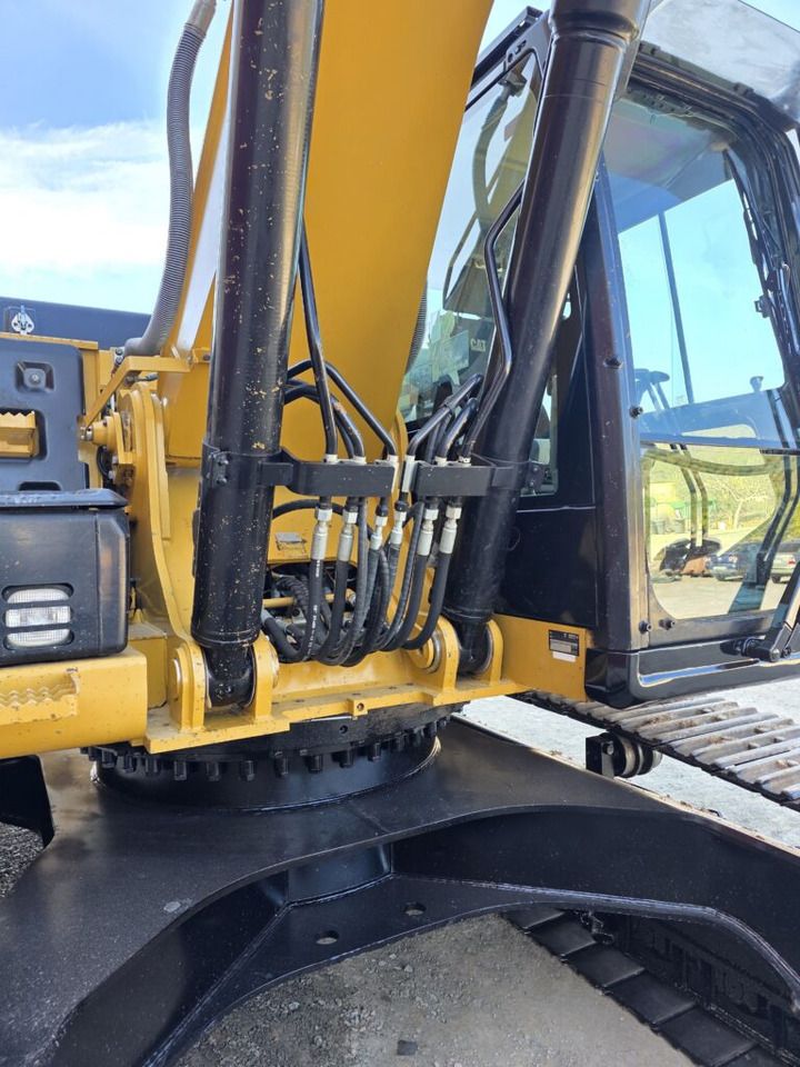 2015 Caterpillar 329ELN crawler excavator boom and cab detail 2015 Caterpillar 329ELN crawler excavator boom and cab detail