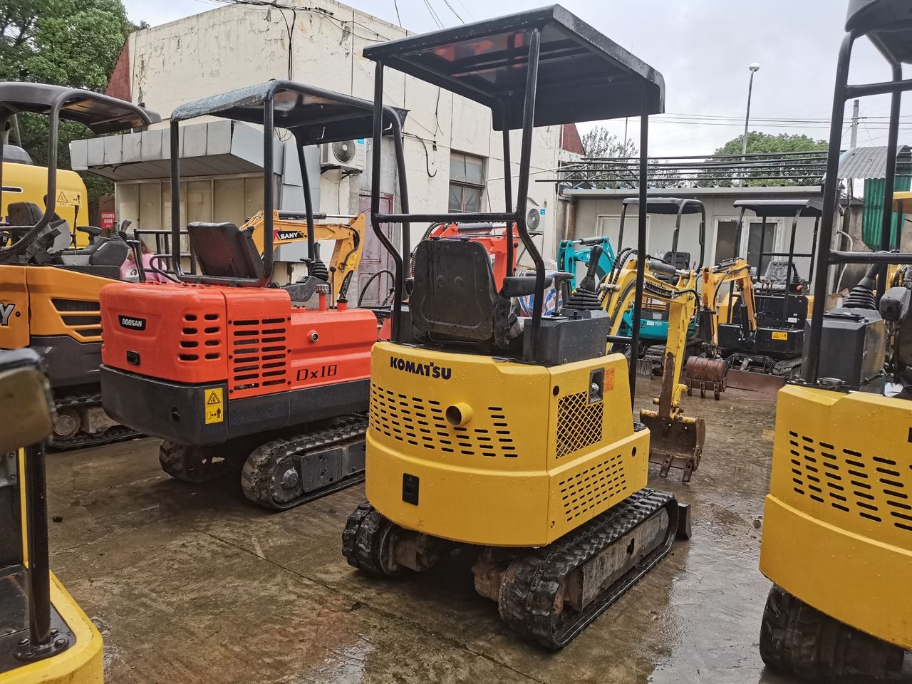 2012 Komatsu PC15MR mini excavator rear view 2012 Komatsu PC15MR mini excavator rear view