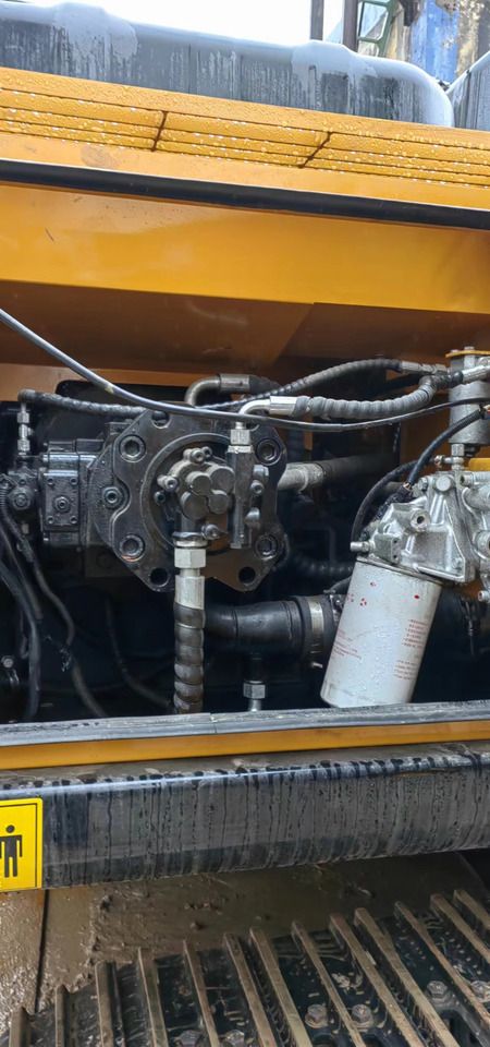 2020 Sany SY215C crawler excavator engine compartment detail 2020 Sany SY215C crawler excavator engine compartment detail