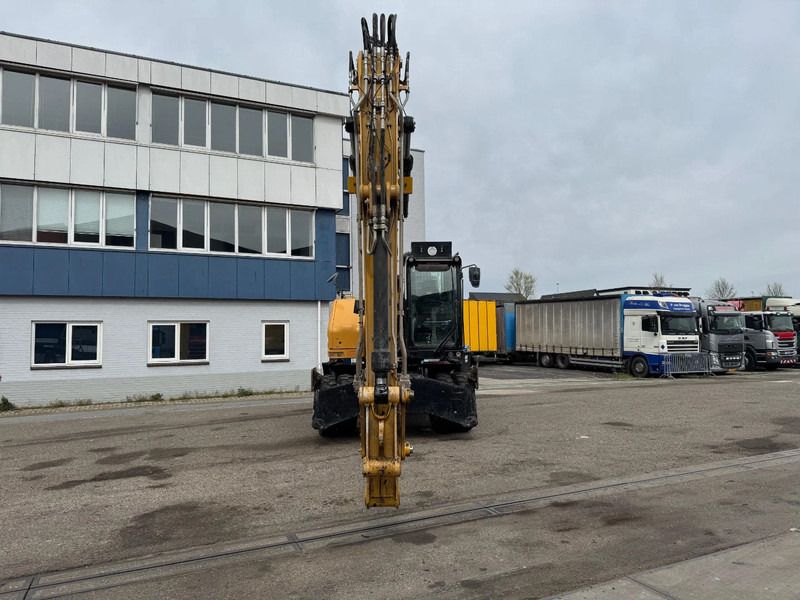 2022 Caterpillar MH3024 wheel excavator, front view 2022 Caterpillar MH3024 wheel excavator, front view