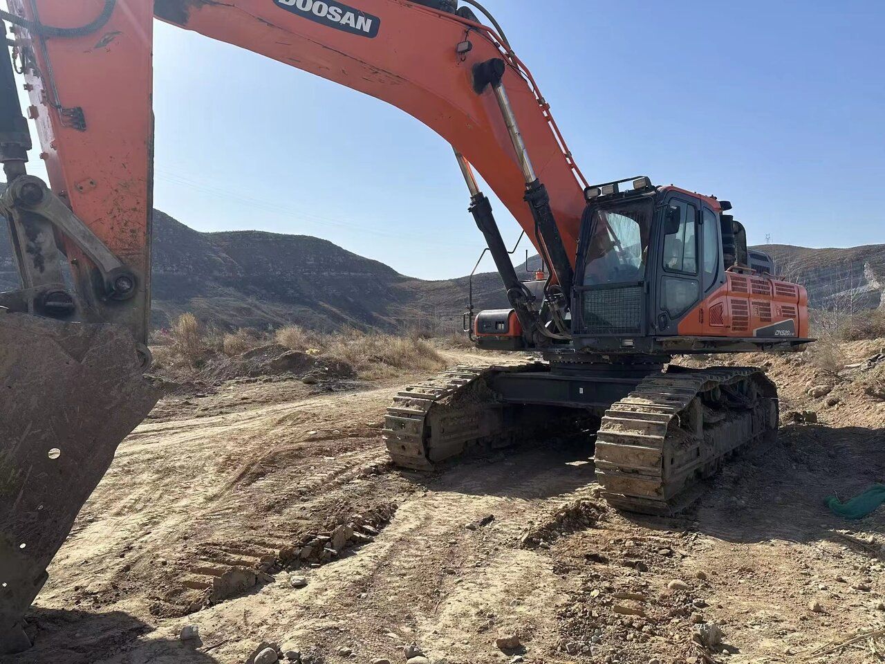 2019 Doosan DH520LC-9C crawler excavator, front three-quarter view