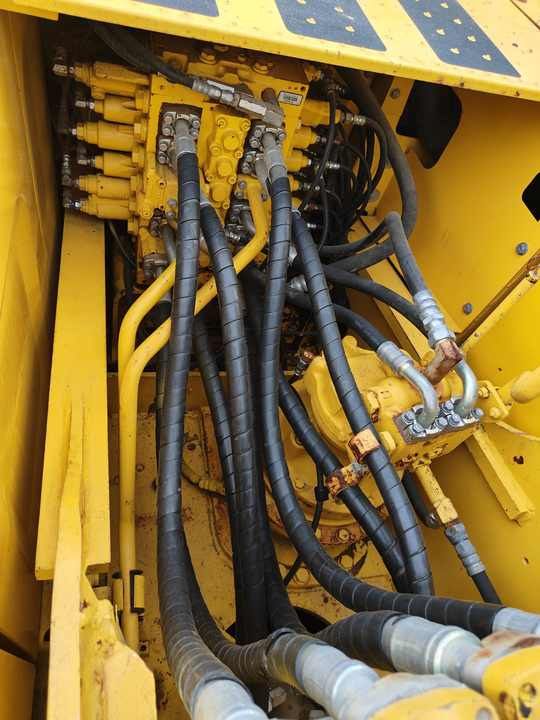 2016 Komatsu PC200 crawler excavator hydraulic control valve view