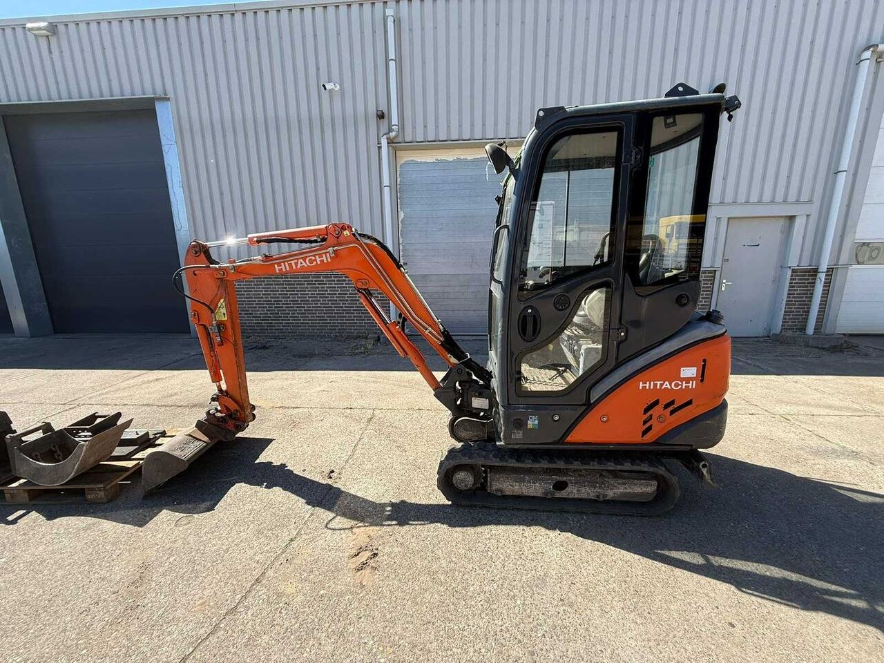 2013 Hitachi ZX16 mini excavator, side view 2013 Hitachi ZX16 mini excavator, side view