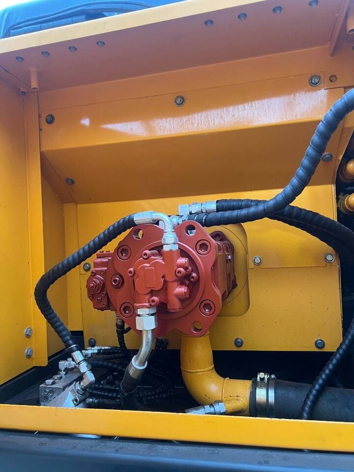 2024 Hyundai 220HD crawler excavator hydraulic pump detail 2024 Hyundai 220HD crawler excavator hydraulic pump detail