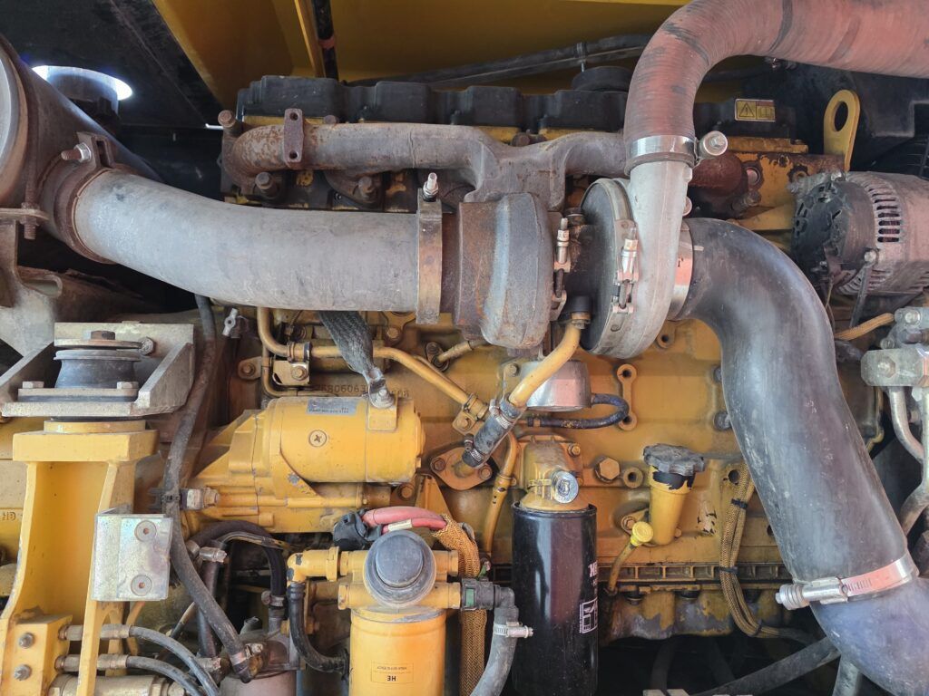 2007 Caterpillar M318D wheel excavator engine compartment view
