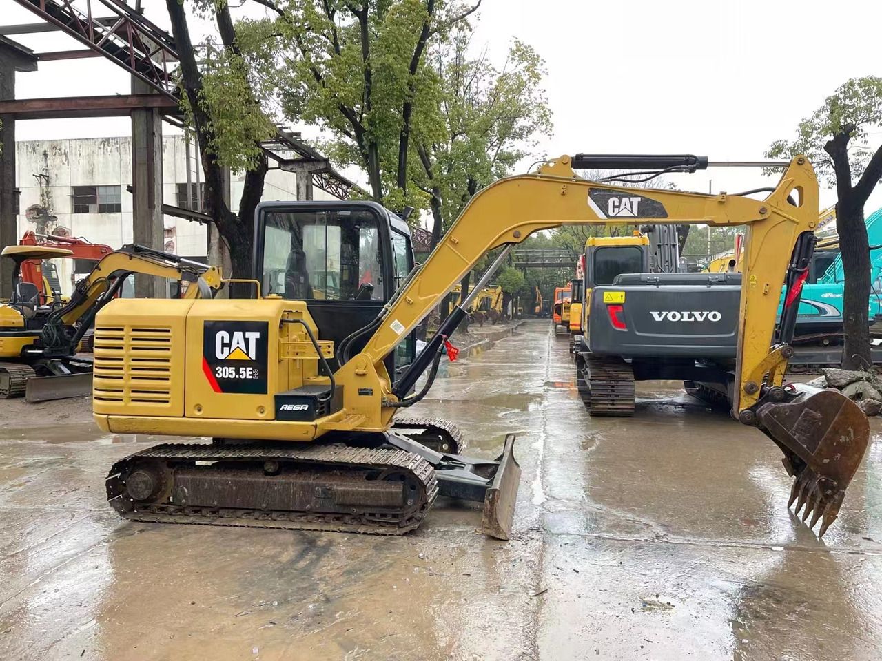 2019 Caterpillar 305.5E2 mini excavator, side view 2019 Caterpillar 305.5E2 mini excavator, side view