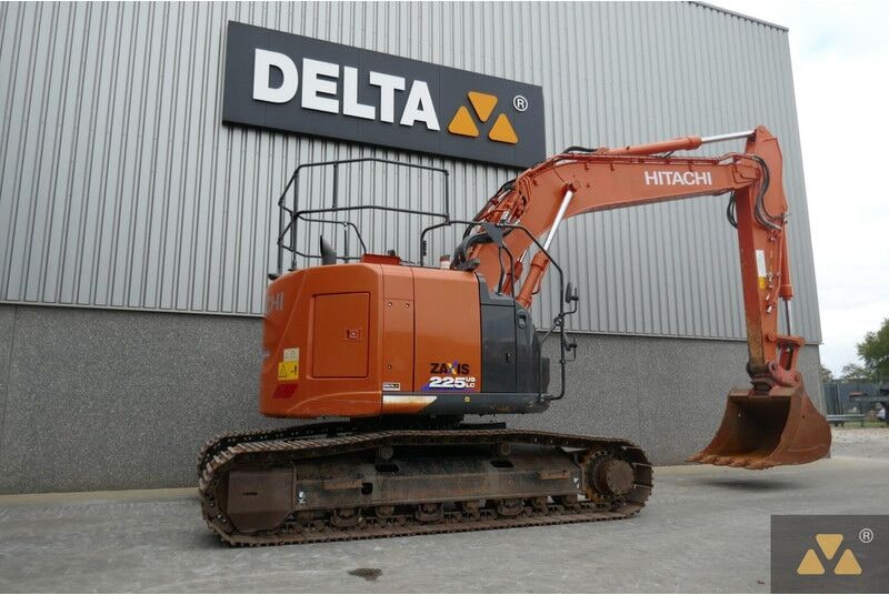 2021 Hitachi Zaxis 225USLC-6 crawler excavator, side view 2021 Hitachi Zaxis 225USLC-6 crawler excavator, side view