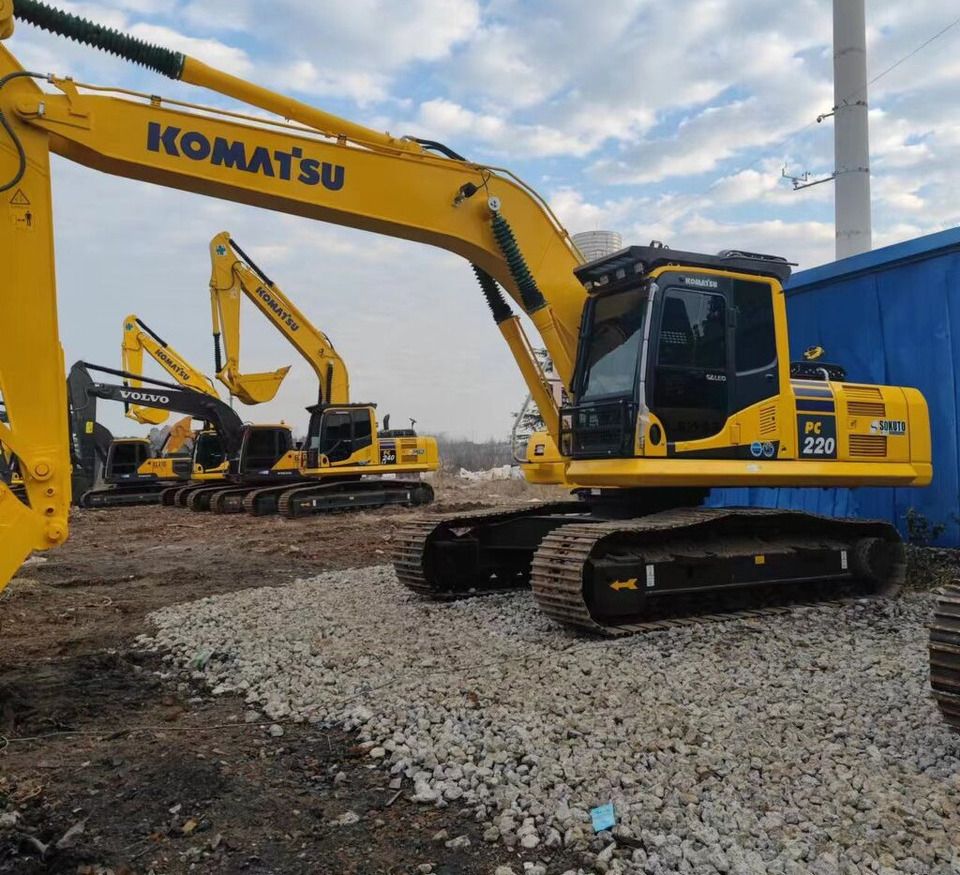 Escavatore cingolato Komatsu PC220-8, vista laterale Escavatore cingolato Komatsu PC220-8, vista laterale