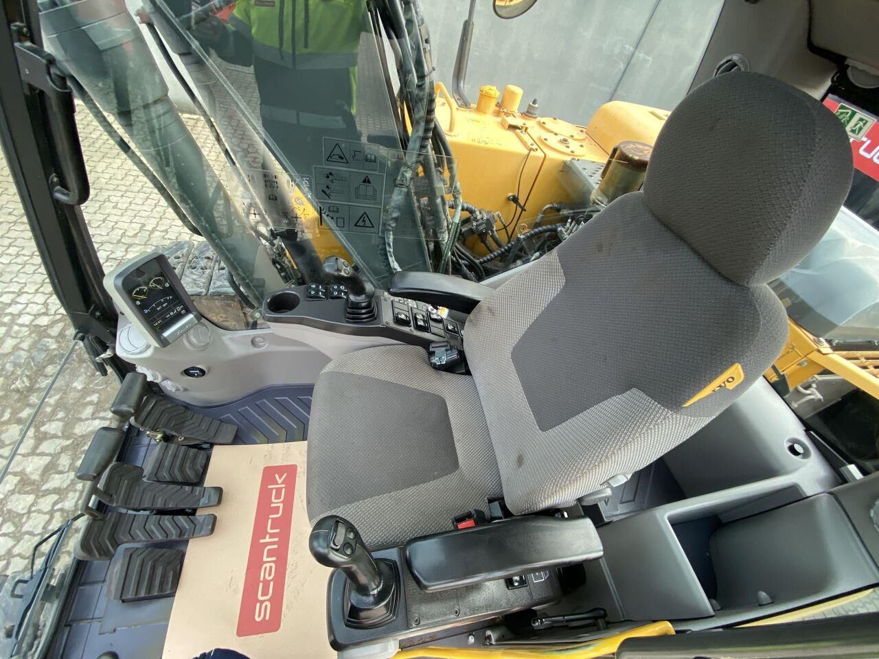 2013 Volvo EC140DL crawler excavator interior view