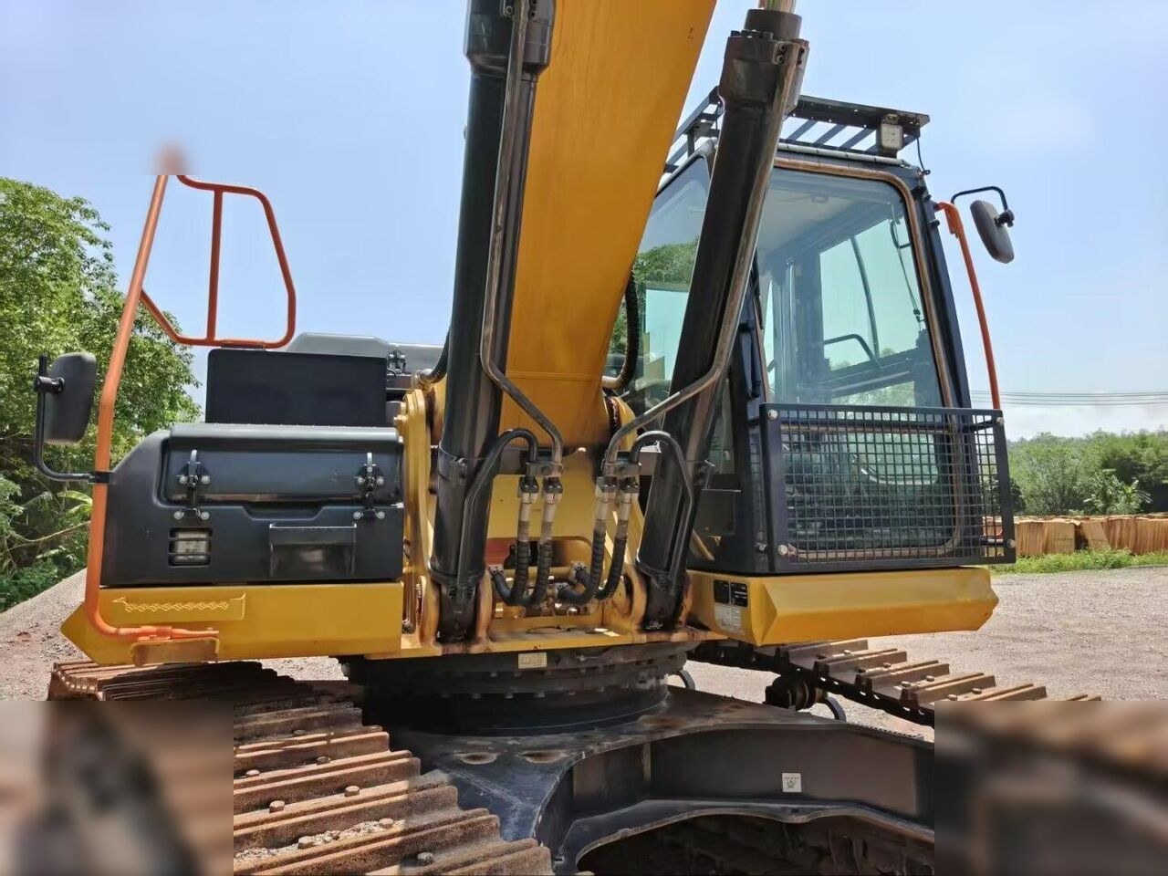 2025 LiuGong 939F crawler excavator cab and boom view 2025 LiuGong 939F crawler excavator cab and boom view