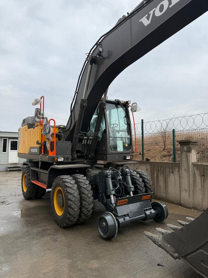 2025 Galen RAIL MOVER wheel excavator front view 2025 Galen RAIL MOVER wheel excavator front view