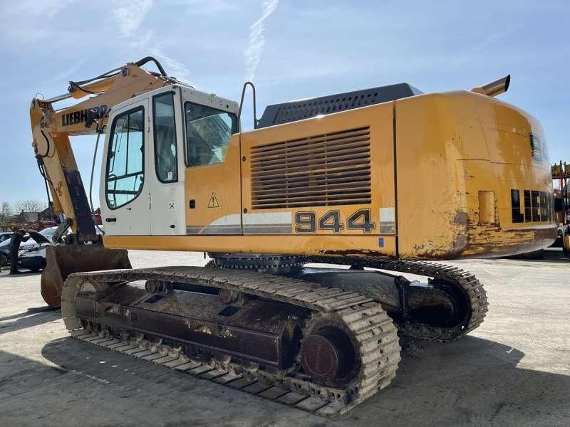 2011 Liebherr R944C LC LITRONIC crawler excavator, side view