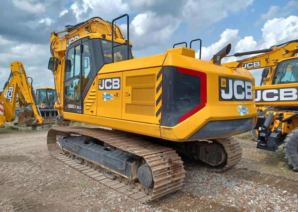 2023 JCB 220X SLC crawler excavator, rear three-quarter view 2023 JCB 220X SLC crawler excavator, rear three-quarter view