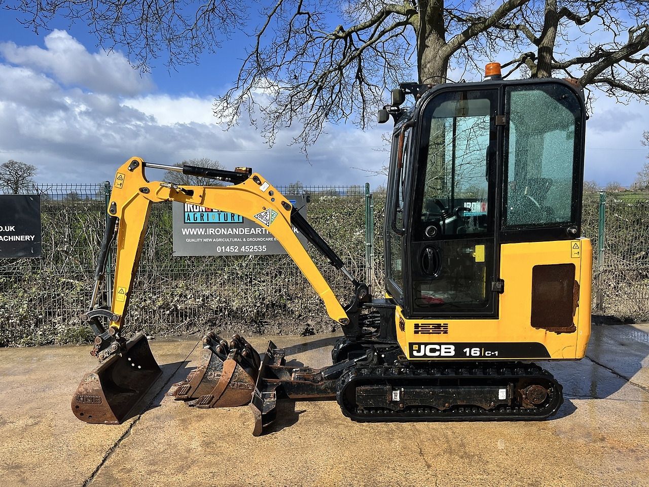 2021 JCB 16C-1 mini excavator, side view 2021 JCB 16C-1 mini excavator, side view