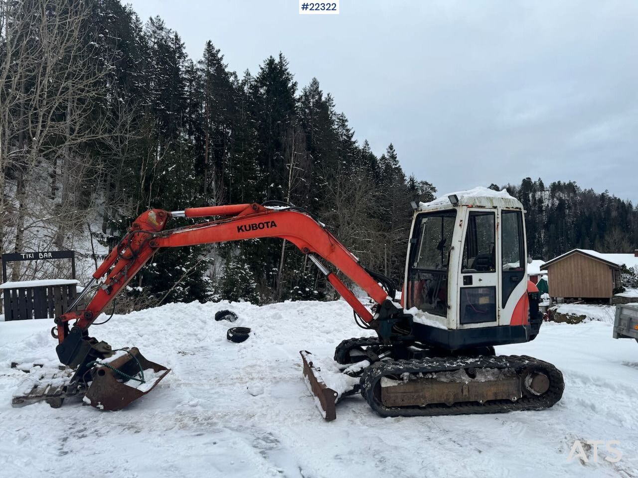 2002 Kubota KX161-2 crawler excavator, side view 2002 Kubota KX161-2 crawler excavator, side view