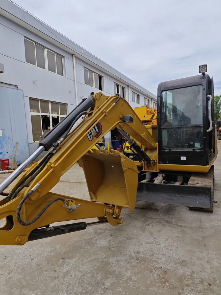 Caterpillar 305.5E mini excavator, front three-quarter view Caterpillar 305.5E mini excavator, front three-quarter view