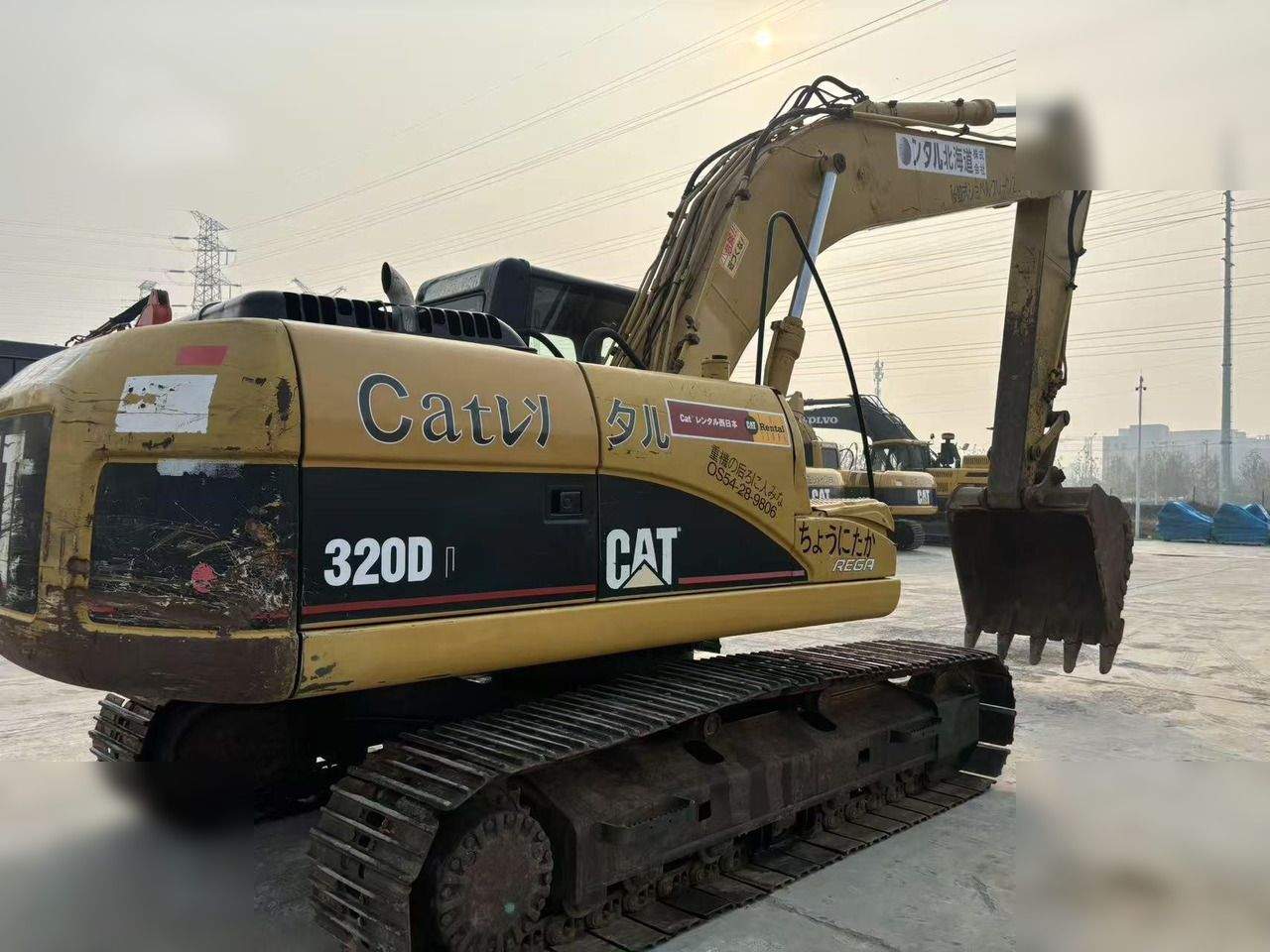 Excavator pe șenile Caterpillar 320D, 2018, vedere laterală Excavator pe șenile Caterpillar 320D, 2018, vedere laterală