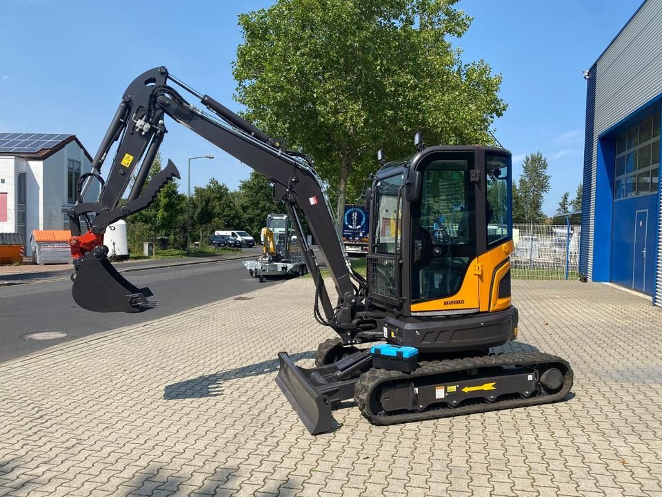 Berger Kraus BK4000KJS mini excavator, side view Berger Kraus BK4000KJS mini excavator, side view