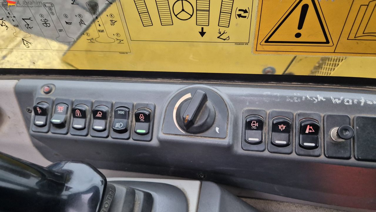 2009 New Holland MH 2.6 cab interior control panel 2009 New Holland MH 2.6 cab interior control panel