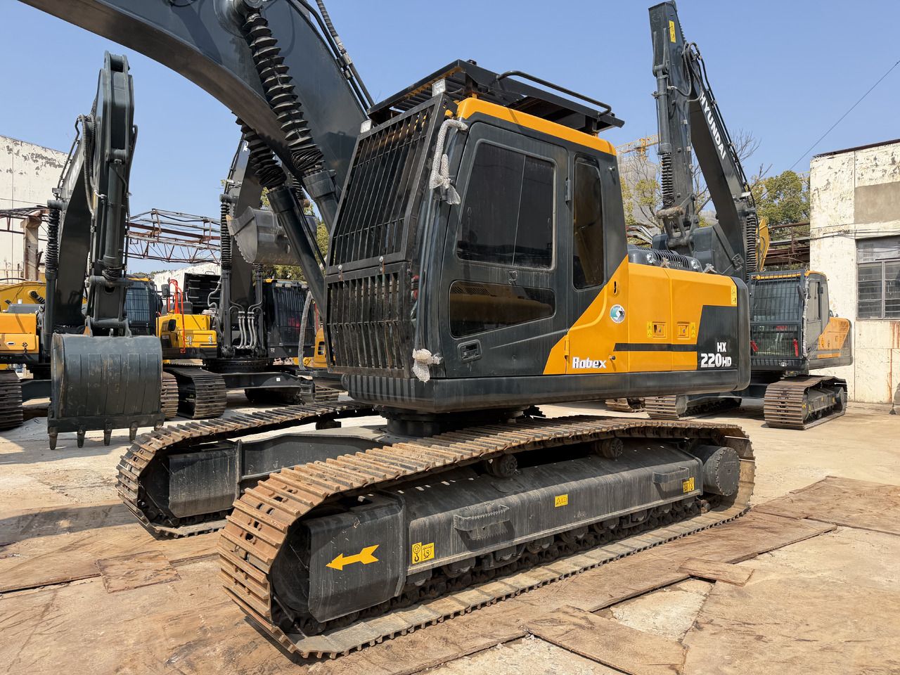 2025 Hyundai HX220HD crawler excavator, side view
