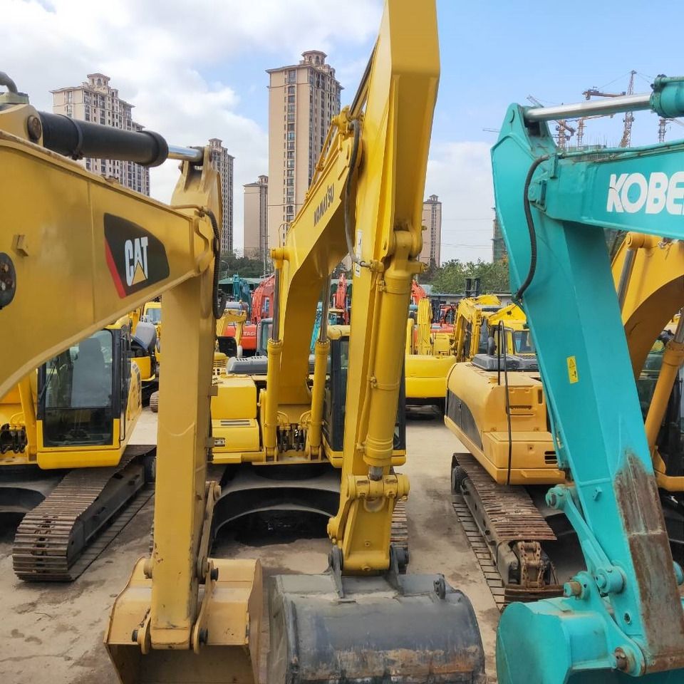 2018 Komatsu PC200-6 crawler excavator, front view