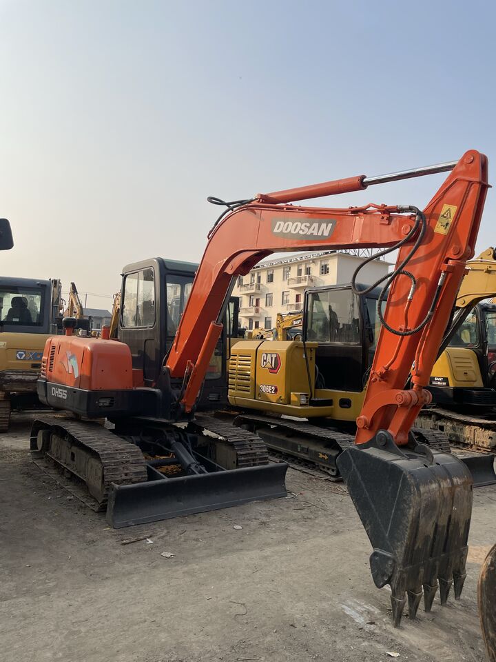 2023 Doosan DH55 mini excavator, side view 2023 Doosan DH55 mini excavator, side view