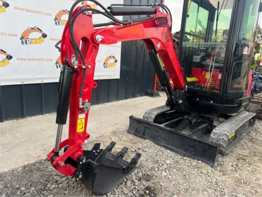 JPC HT25 mini excavator, side view
