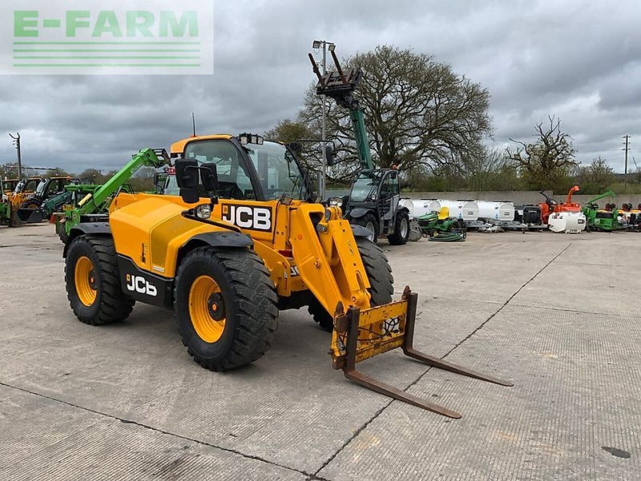 2022 JCB 542-70 Agri Xtra telehandler, front three-quarter view
