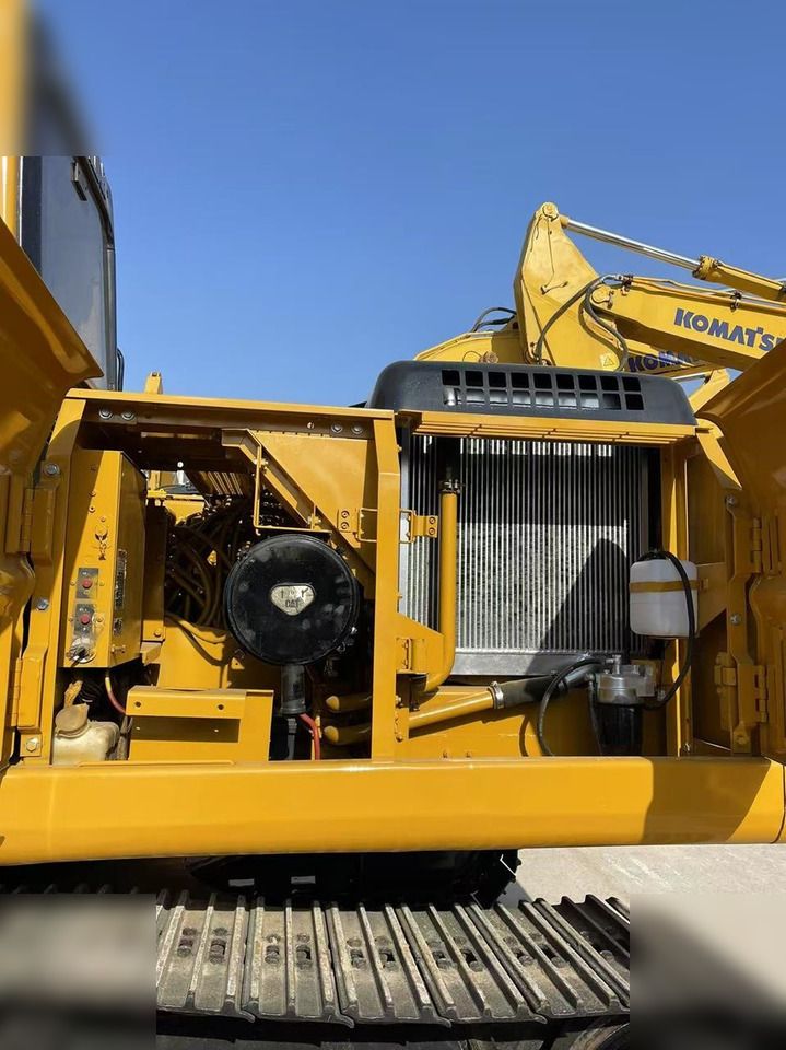2020 Caterpillar 320BL crawler excavator engine compartment view 2020 Caterpillar 320BL crawler excavator engine compartment view