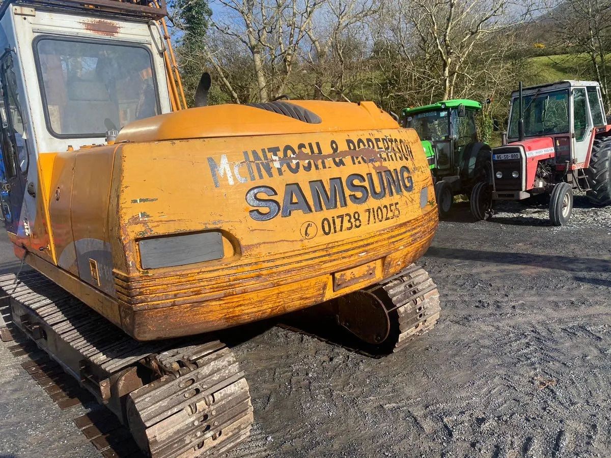 1995 Samsung LC130-2 crawler excavator rear view 1995 Samsung LC130-2 crawler excavator rear view