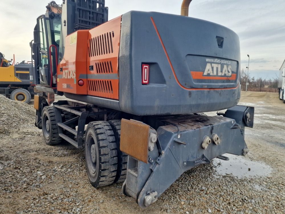 2023 Atlas 250MH BLUE material handler, rear three-quarter view 2023 Atlas 250MH BLUE material handler, rear three-quarter view