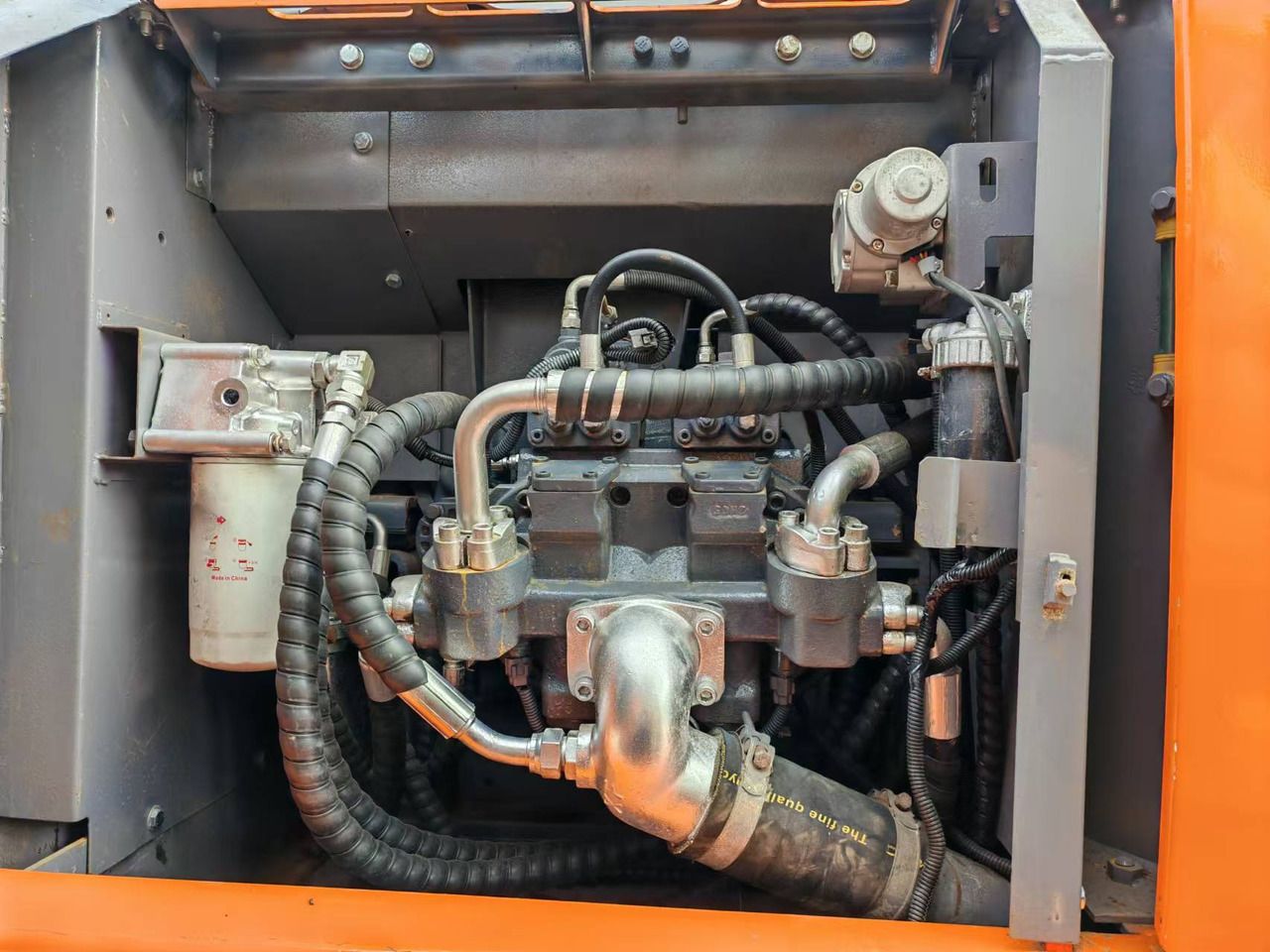 2022 Hitachi ZX200 crawler excavator engine compartment view 2022 Hitachi ZX200 crawler excavator engine compartment view