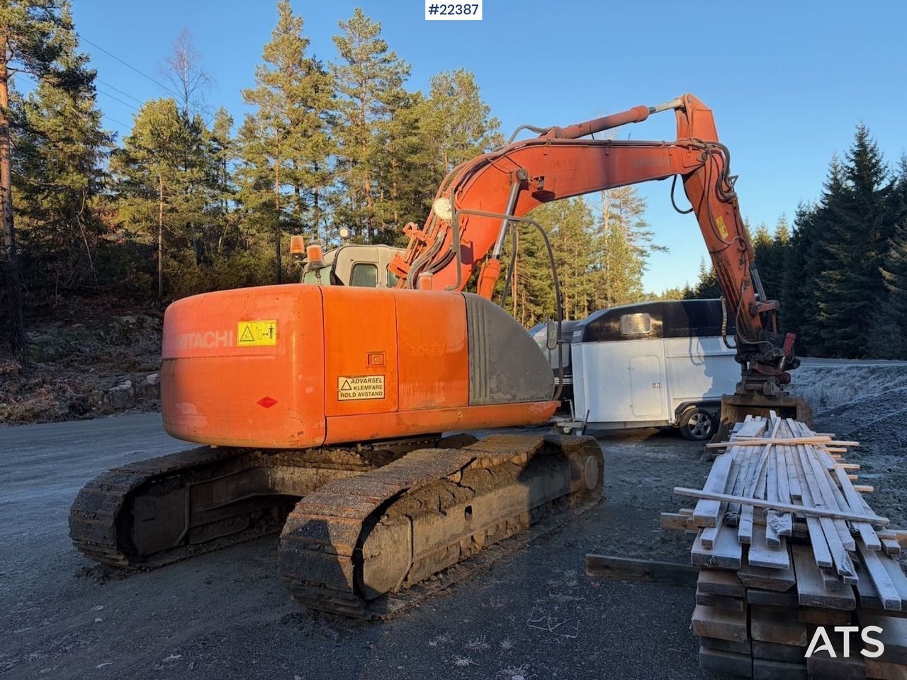 2004 Hitachi ZX225USR crawler excavator, rear three-quarter view 2004 Hitachi ZX225USR crawler excavator, rear three-quarter view