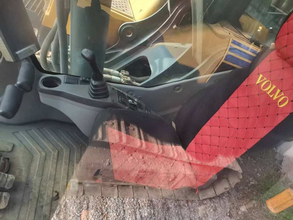 Volvo EC480DL Crawler Excavator interior cab view Volvo EC480DL Crawler Excavator interior cab view