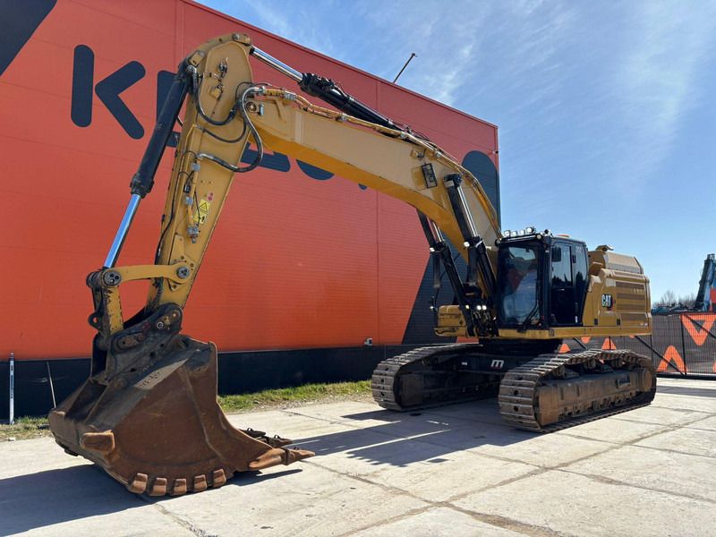 2020 Caterpillar 352 crawler excavator, side view 2020 Caterpillar 352 crawler excavator, side view