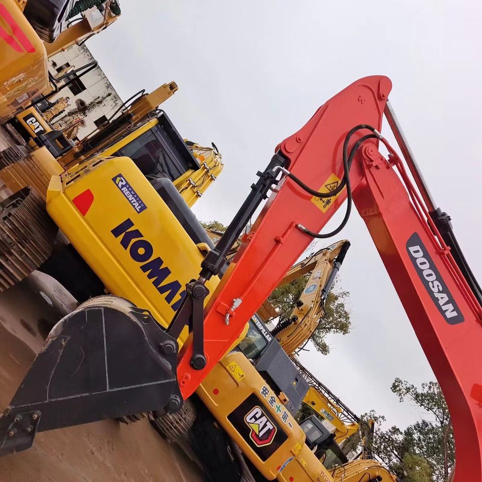 2022 Doosan DX140 mini excavator boom and bucket view
