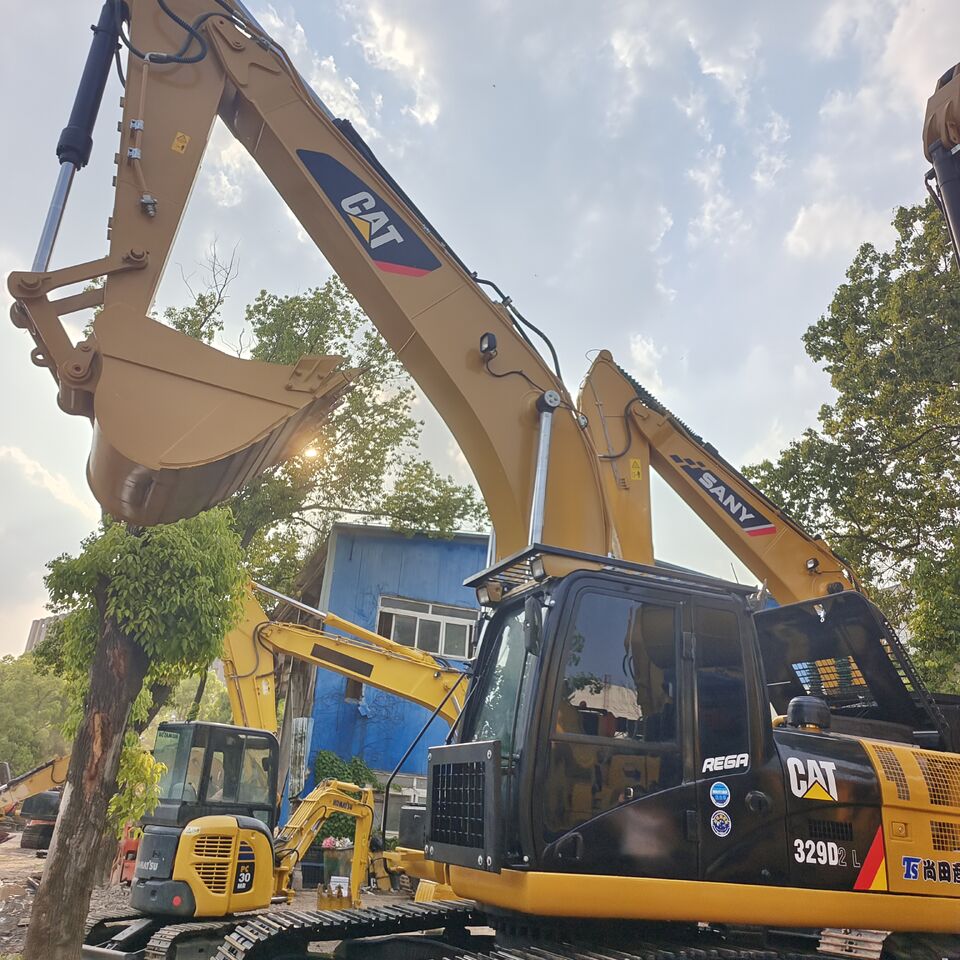 2025 Caterpillar 329D crawler excavator, side view 2025 Caterpillar 329D crawler excavator, side view