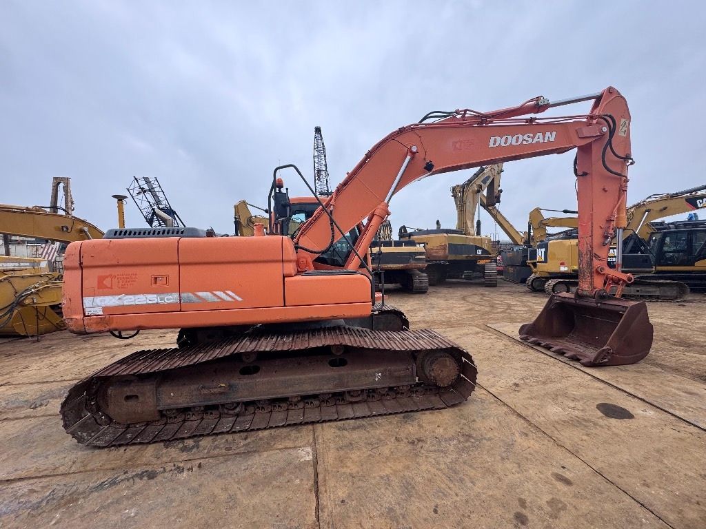 2008 Doosan DX225LC crawler excavator, side view