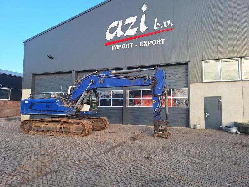 2014 Liebherr R924LC crawler excavator side view 2014 Liebherr R924LC crawler excavator side view