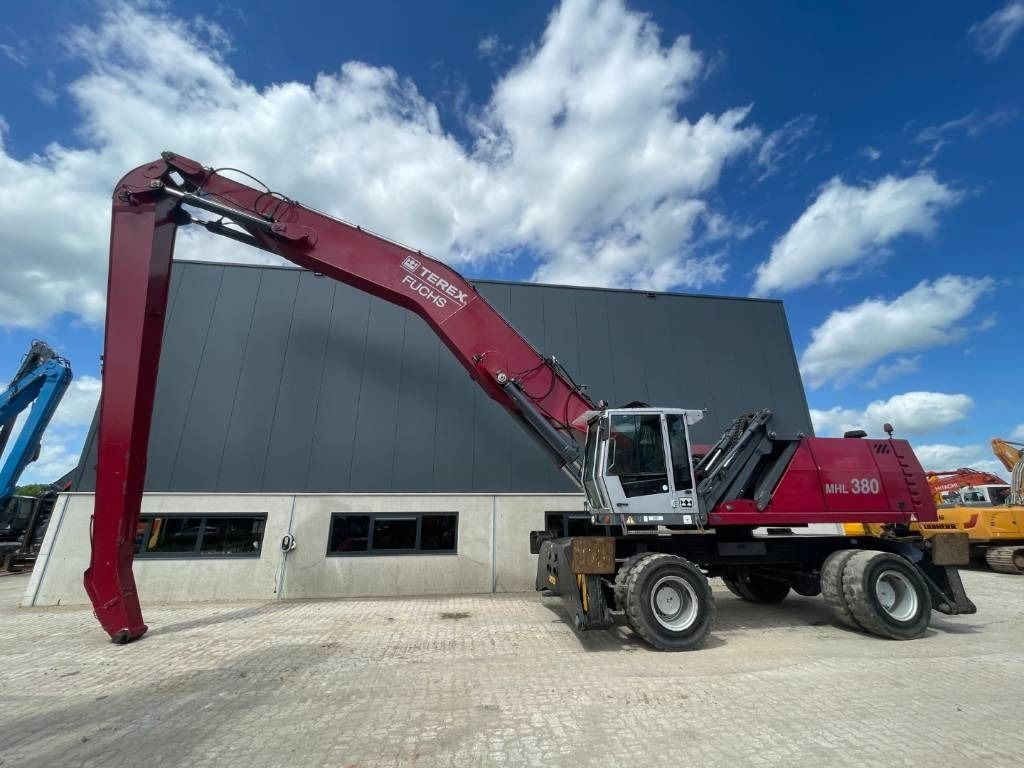 2011 Fuchs MHL380 material handler side view 2011 Fuchs MHL380 material handler side view