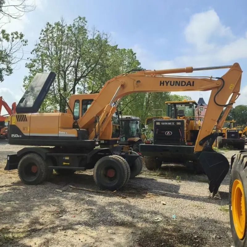 Hyundai 150W-9 wheel excavator side view
