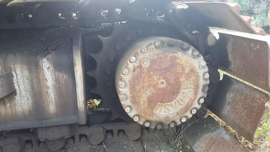 2001 Samsung SE 130LC-2 crawler excavator track drive detail 2001 Samsung SE 130LC-2 crawler excavator track drive detail