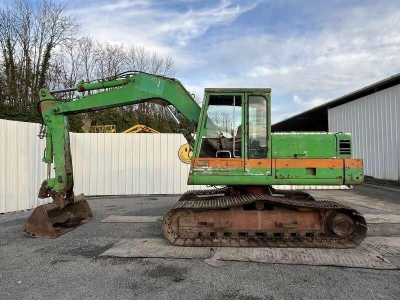 1985 Poclain 90 crawler excavator, side view