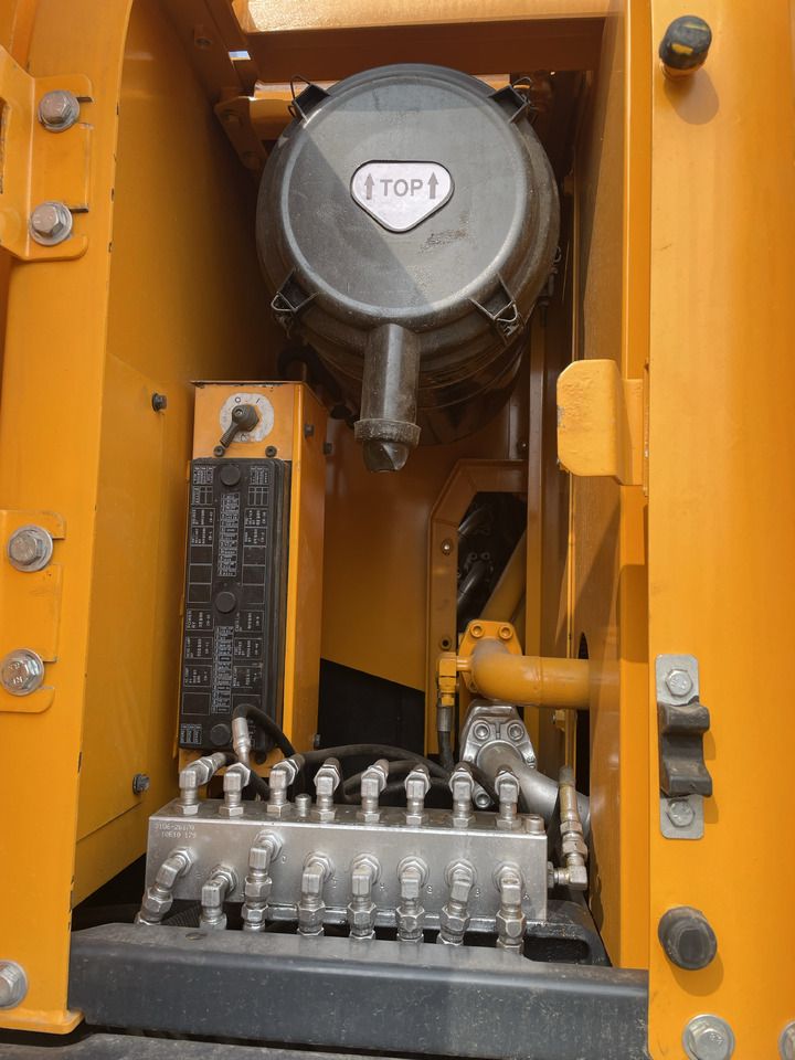 2023 Hyundai R220LC-9S crawler excavator engine compartment detail 2023 Hyundai R220LC-9S crawler excavator engine compartment detail