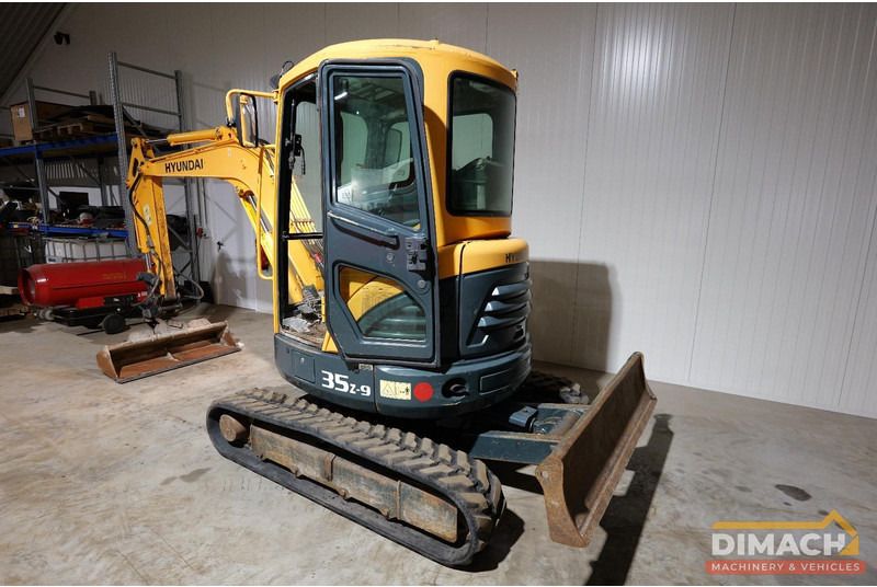 2011 Hyundai ROBEX 35Z-9 mini excavator, front three-quarter view