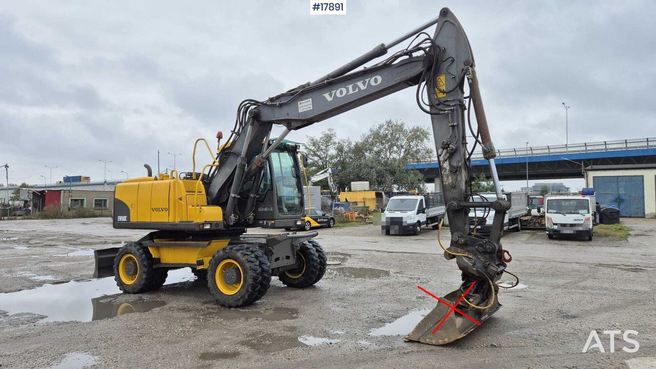 2009 Volvo EW160C wheel excavator, side view